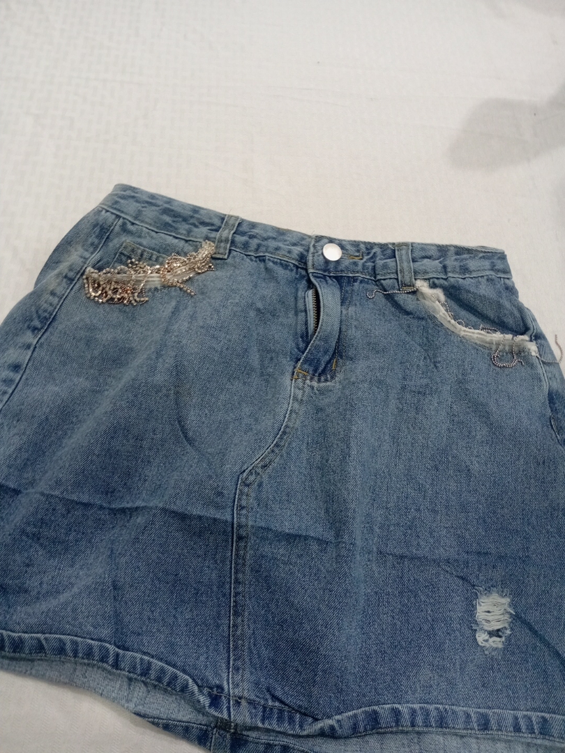 Jupe mini en denim déchiré Cloud 9 avec accents en..