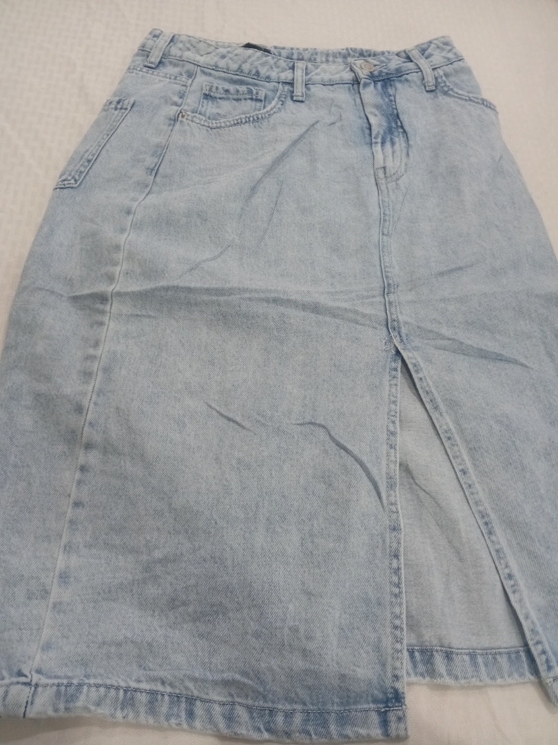 Jupe en jean bleu clair George avec fente avant