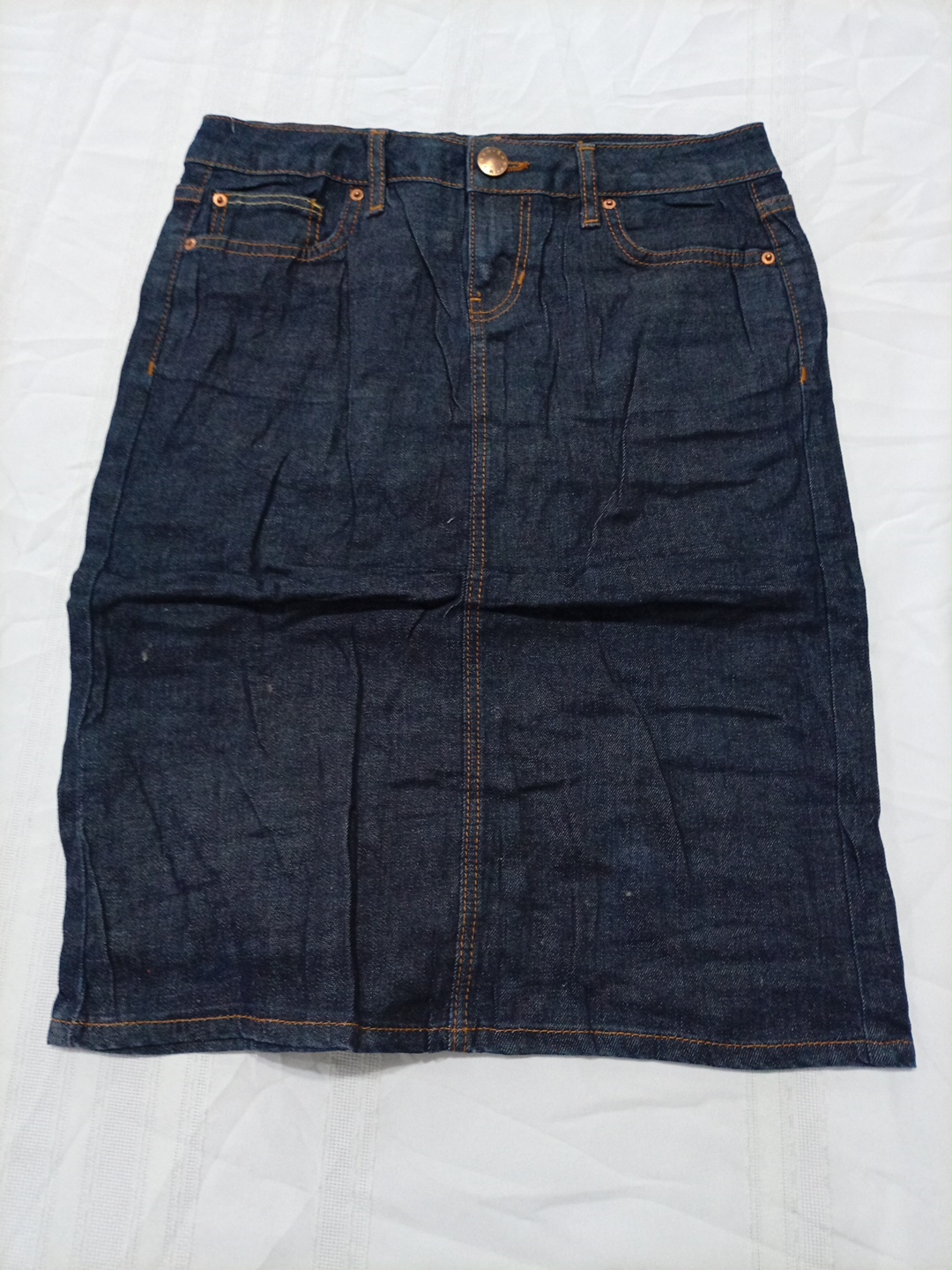 Jupe en denim Zara avec surpiqûres contrastées