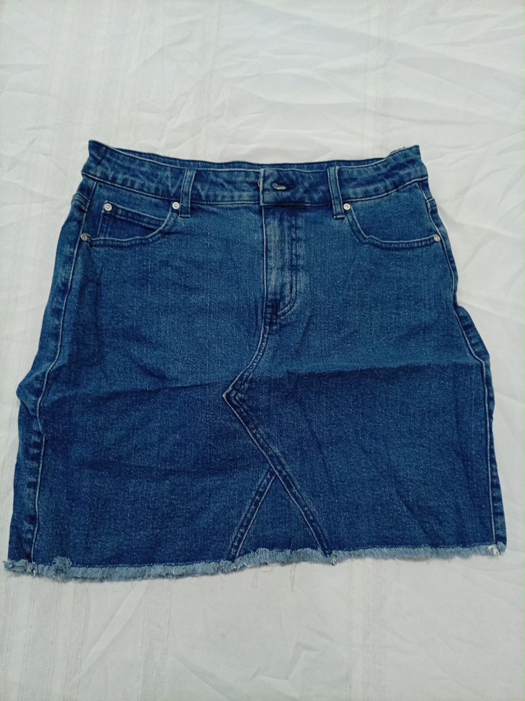 Jupe en denim taille haute avec ourlet effiloché