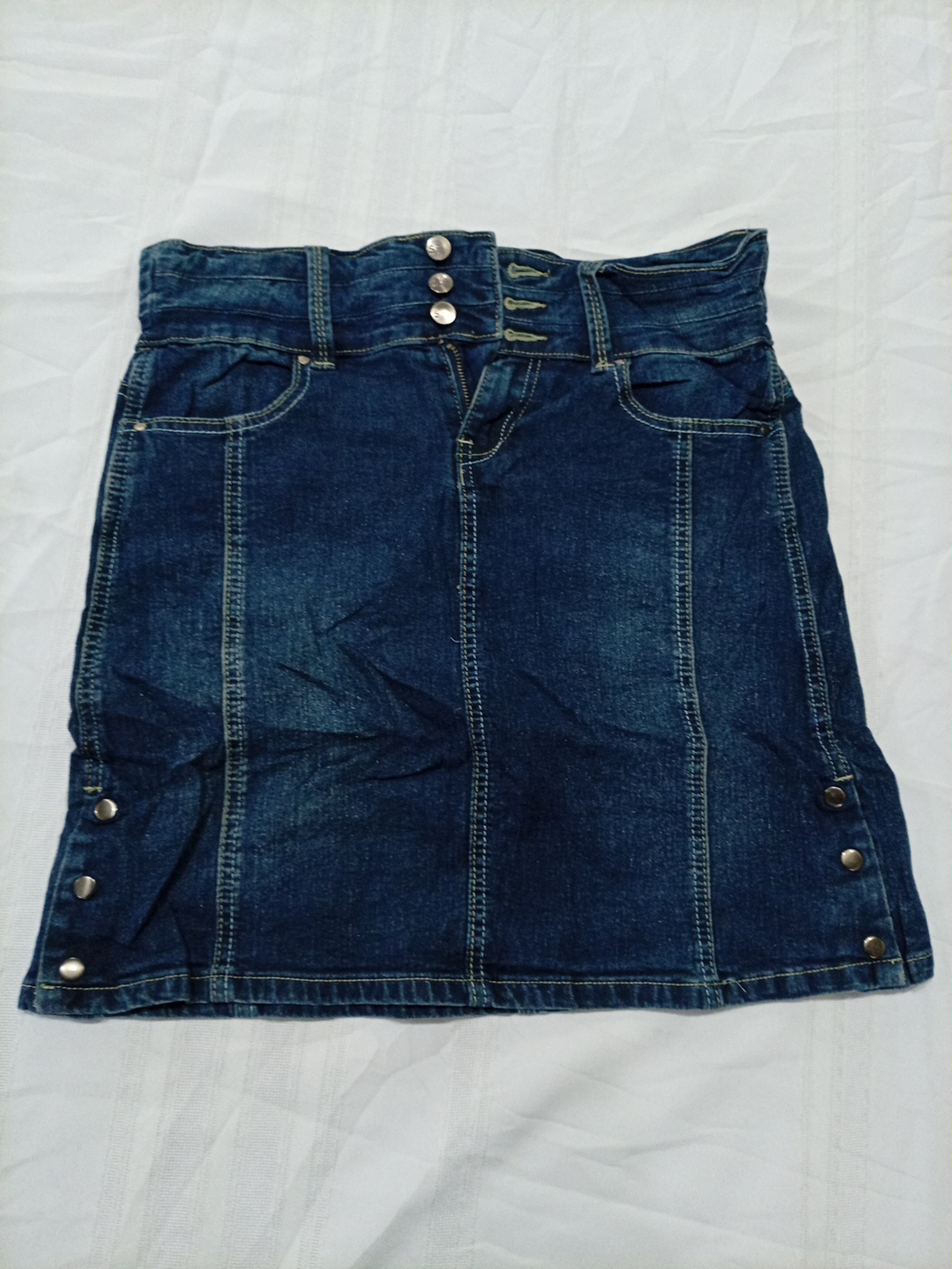 Jupe en denim taille haute de San Francisco avec b..