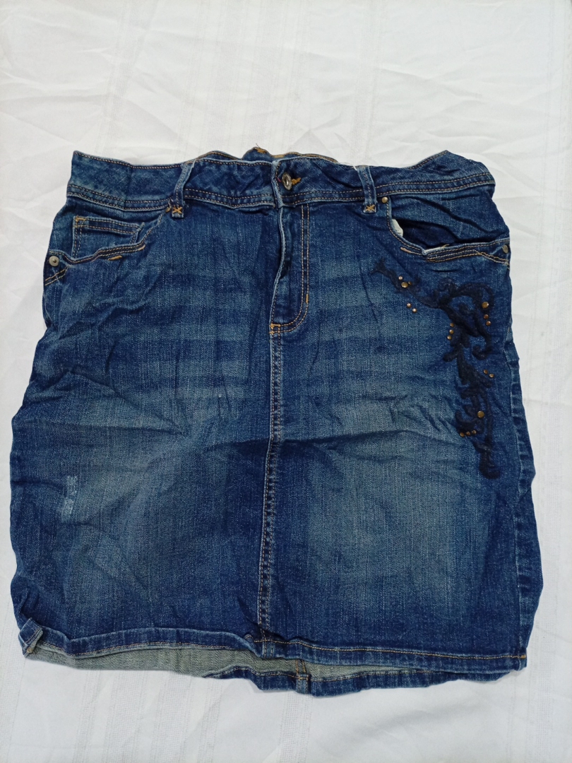 Jupe Mini en Denim Sonoma avec des embellissements..