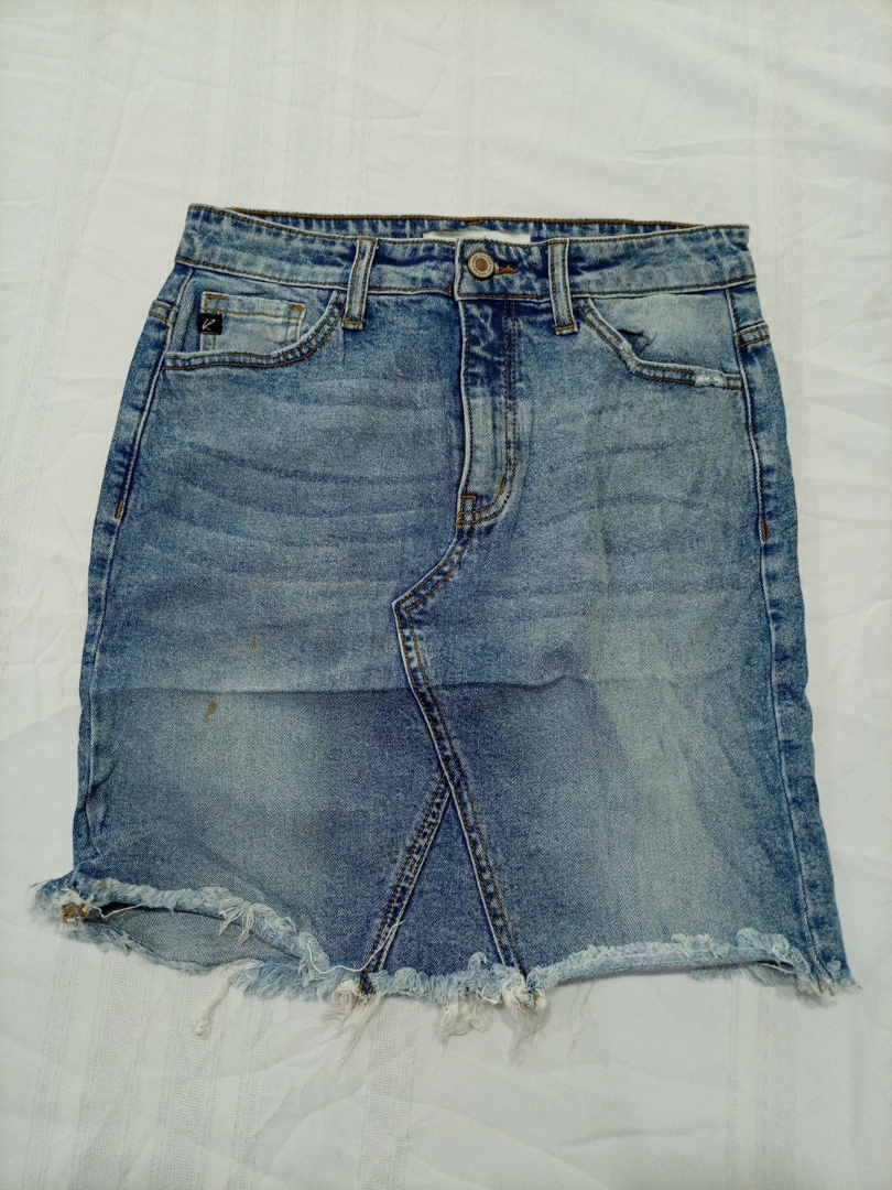 Jupe en jean mini déchirée taille haute Kancan