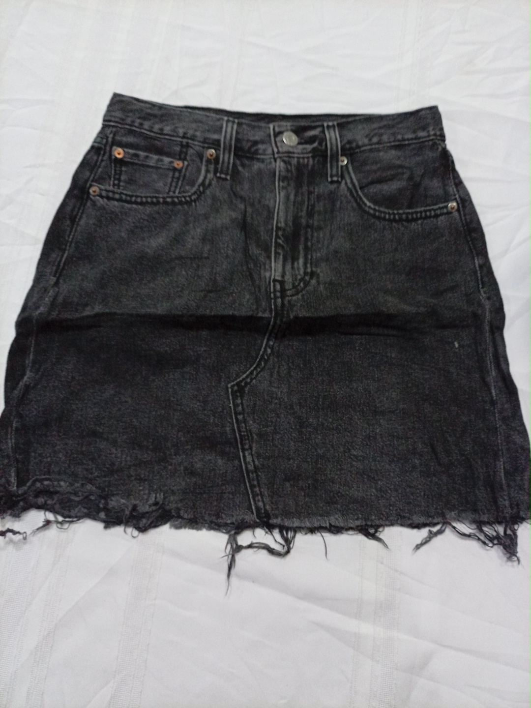 Jupe en jean noire déchirée Levi's