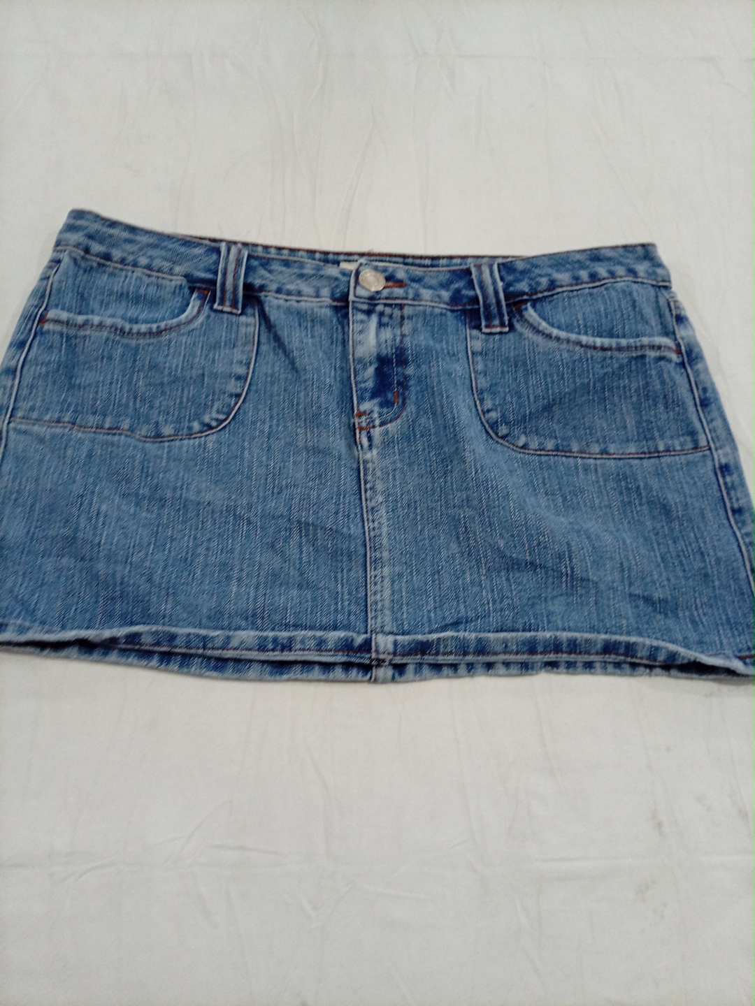 Jupe en jean vintage mini par Wear It Clarett tail..