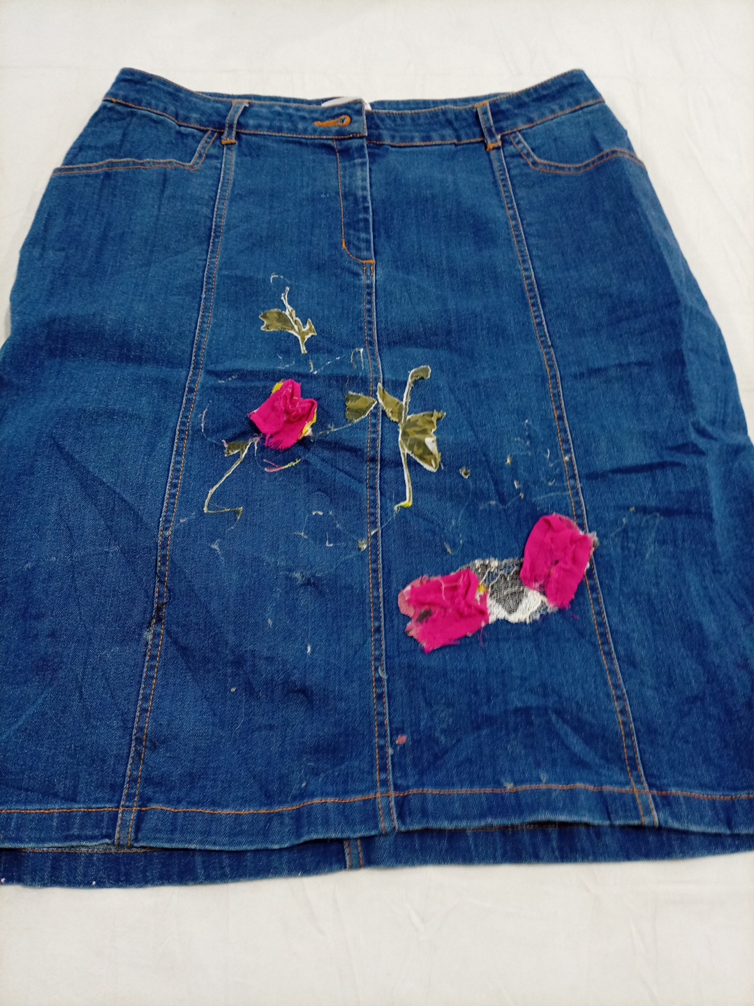 Jupe en denim mini brodée florale Monroe & Main ta..