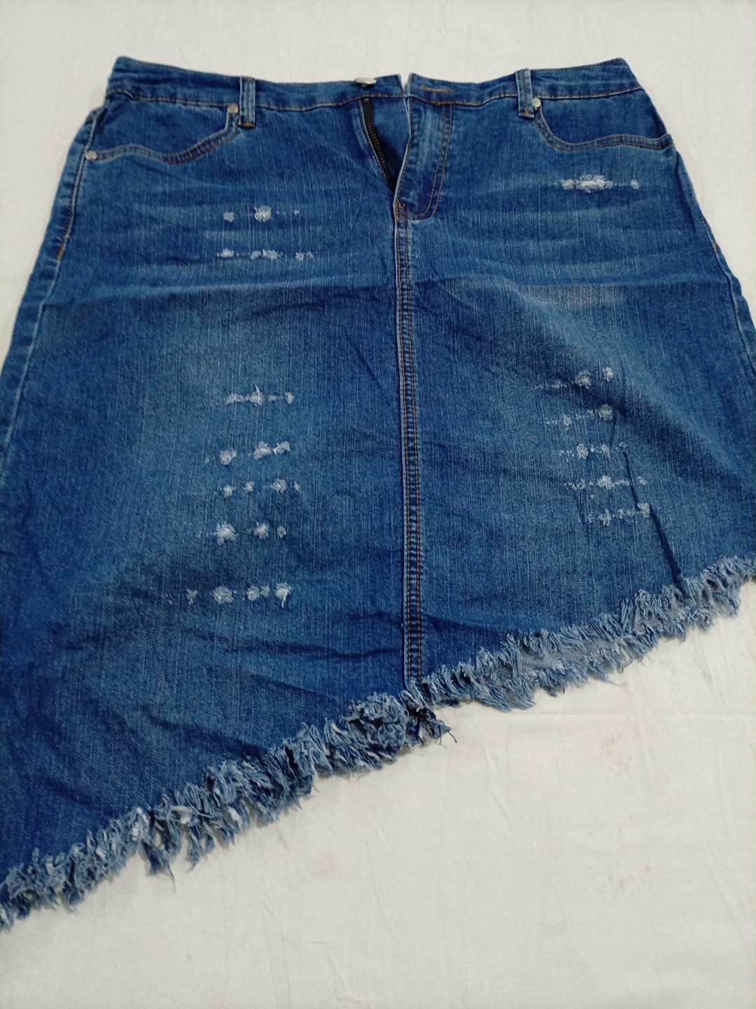 Jupe en jean mini effilochée Christopher & Banks