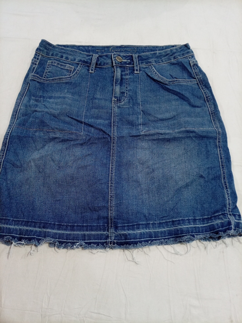 Jupe mini en denim bleu Guess avec ourlet effiloch..