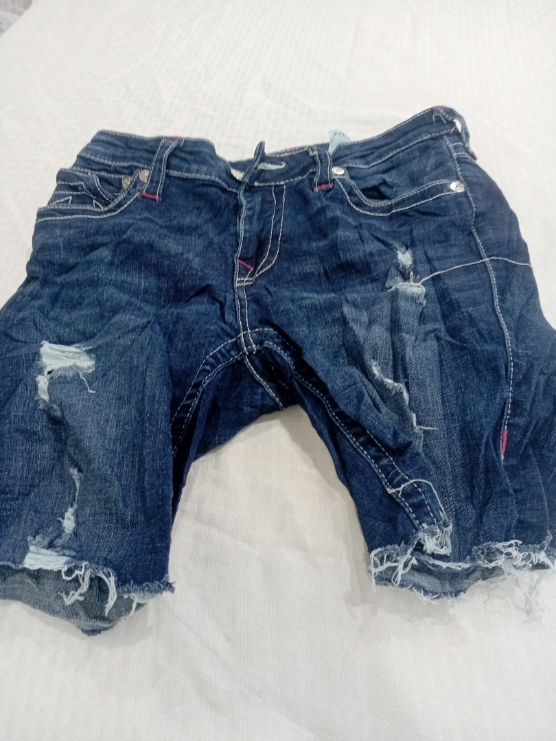 True Religion Distressed Low-Rise Denim Shorts Siz..