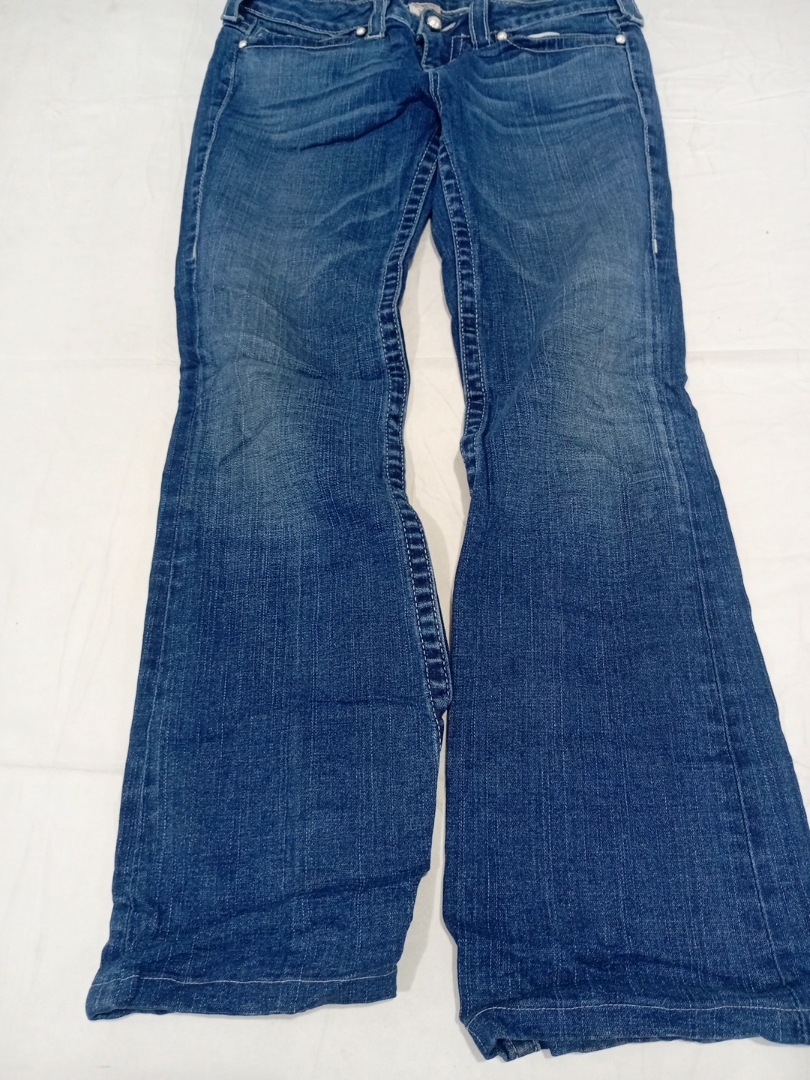 True Religion Low-Rise Bootcut Jeans Size 28 Mediu..