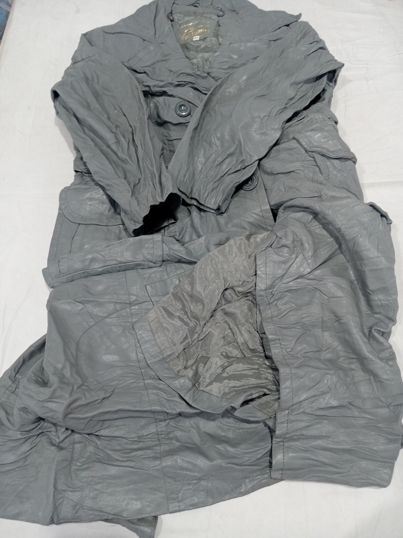 The North Face Crinkled Gray Nylon Windbreaker Jac..