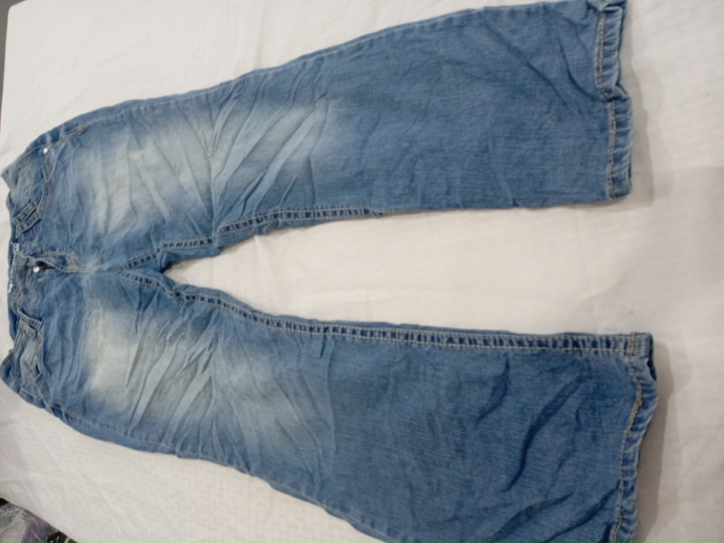 Wallflower Curvy Fit Bootcut Jeans in Light Wash D..