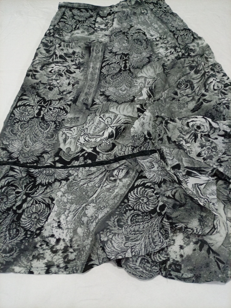 Sag Harbor Floral Print Maxi Skirt in Gray