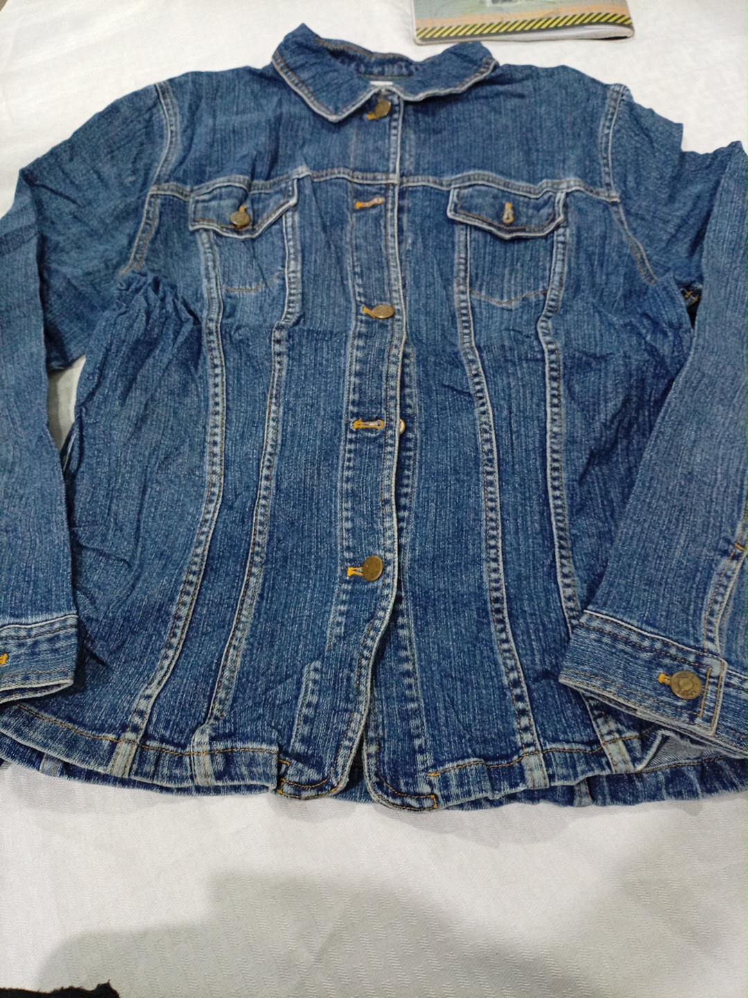 Jones Blue Denim Jacket with Classic Collar and Bu..