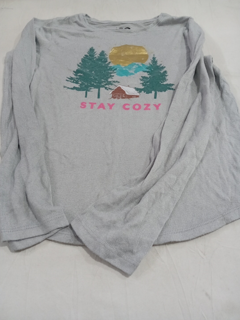 SO Gray Long Sleeve Graphic T-Shirt with Stay Cozy..