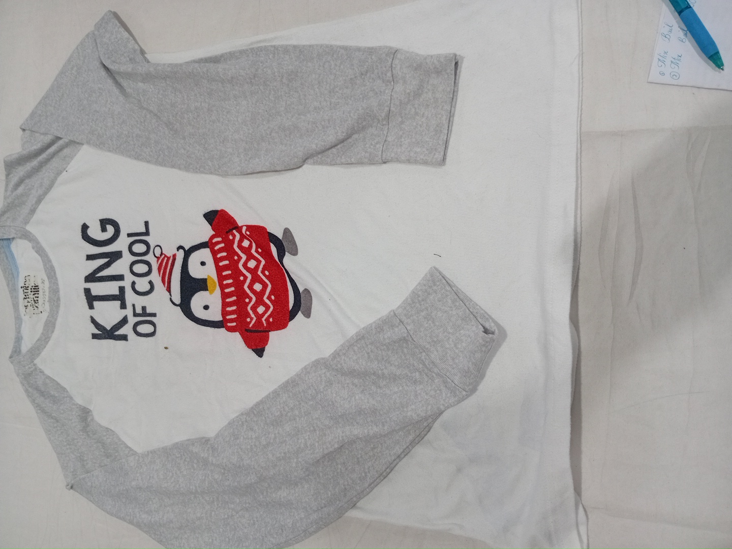 GAP Kids 長袖「クールの王」ペンギンサンタグラフィックラグランTシャツ サイズ5
