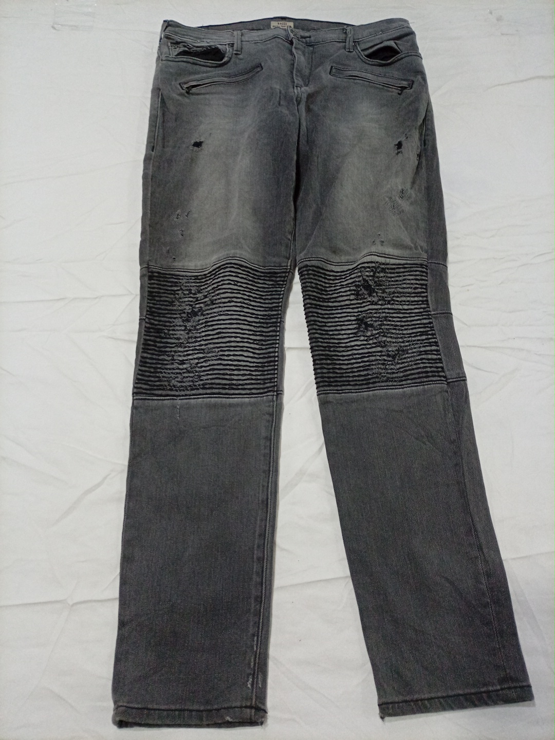 True Religion Mid Rise Super Skinny Distressed Jea..