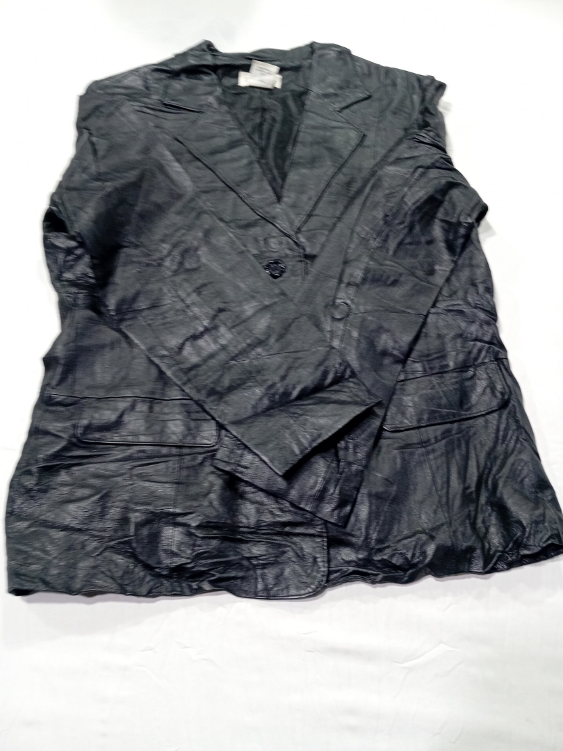 黒のレザー ベスト