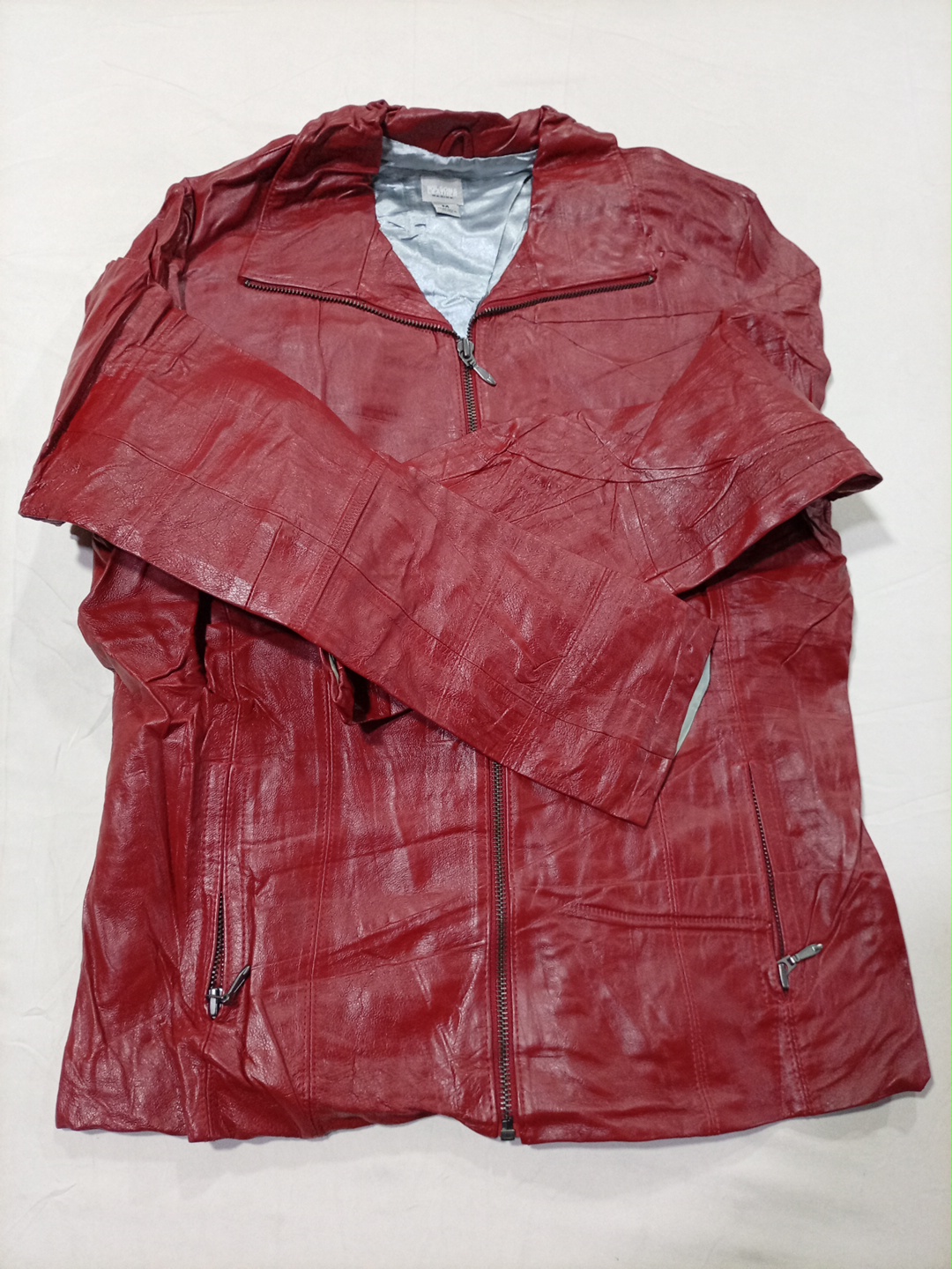 Veste en cuir rouge