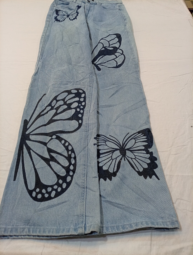 Jeans à jambes larges ornés de papillons