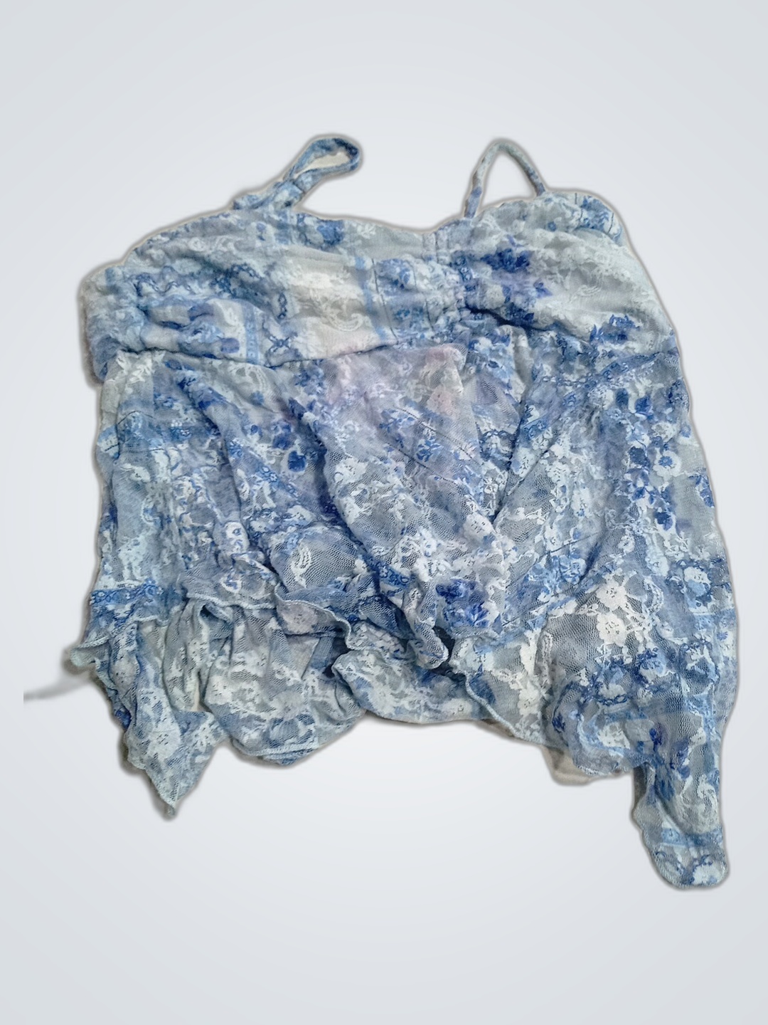 Top en dentelle bleue