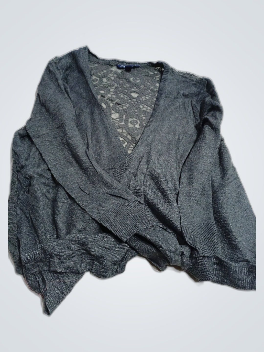 Cardigan en dentelle grise American Eagle Outfitte..
