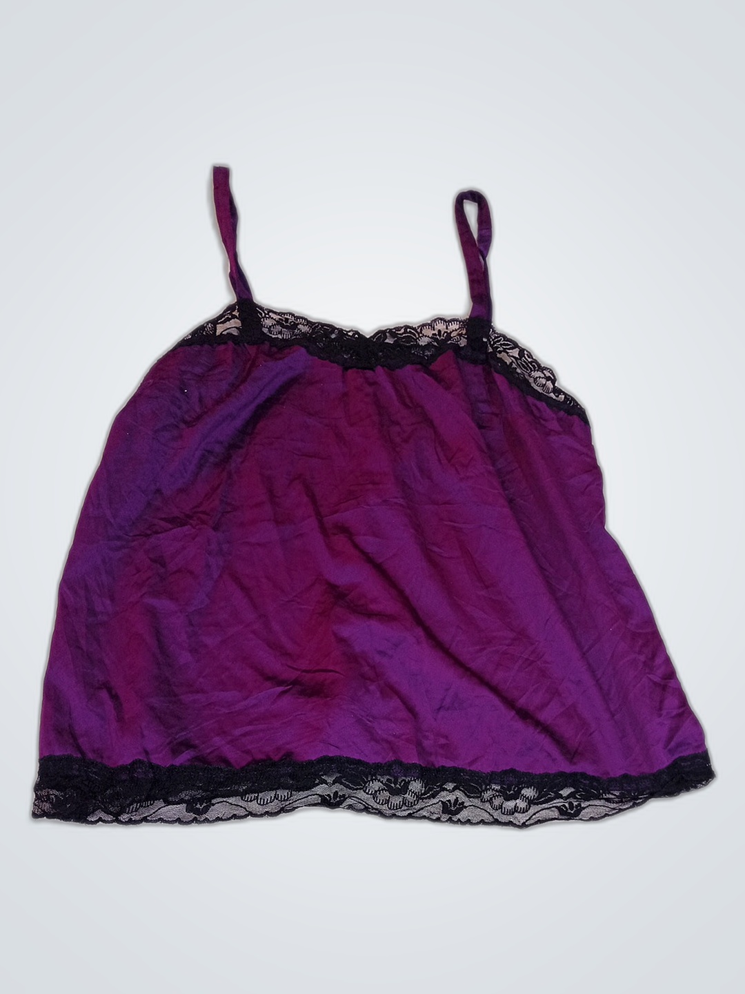 Camisole violette avec bord en dentelle