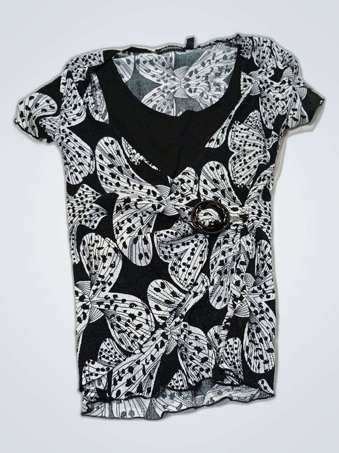 Camiseta Floral Preta e Branca Notations