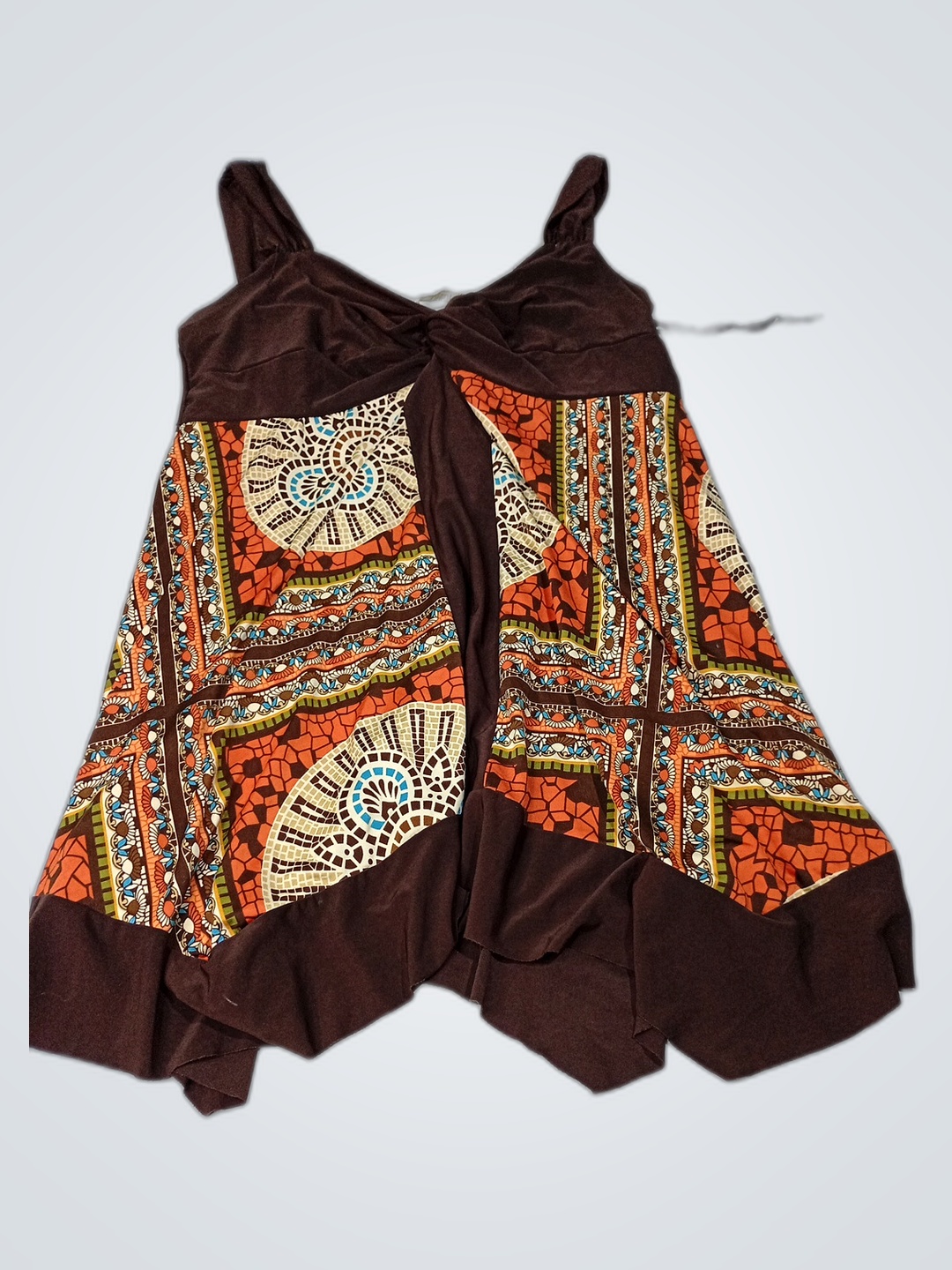 Vestido estampado marrom e laranja