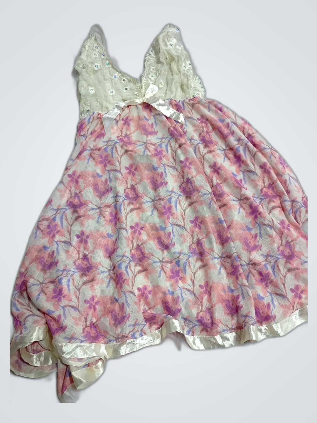 Blumen-Spitzenbesetztes Nachthemd