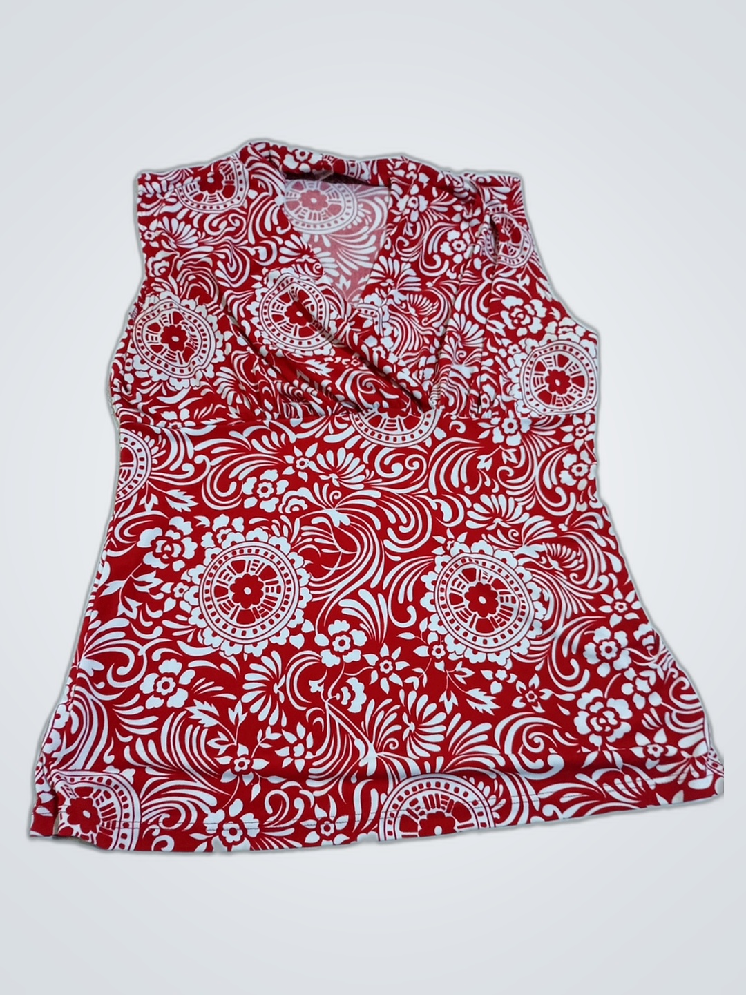 Top à motif floral rouge et blanc