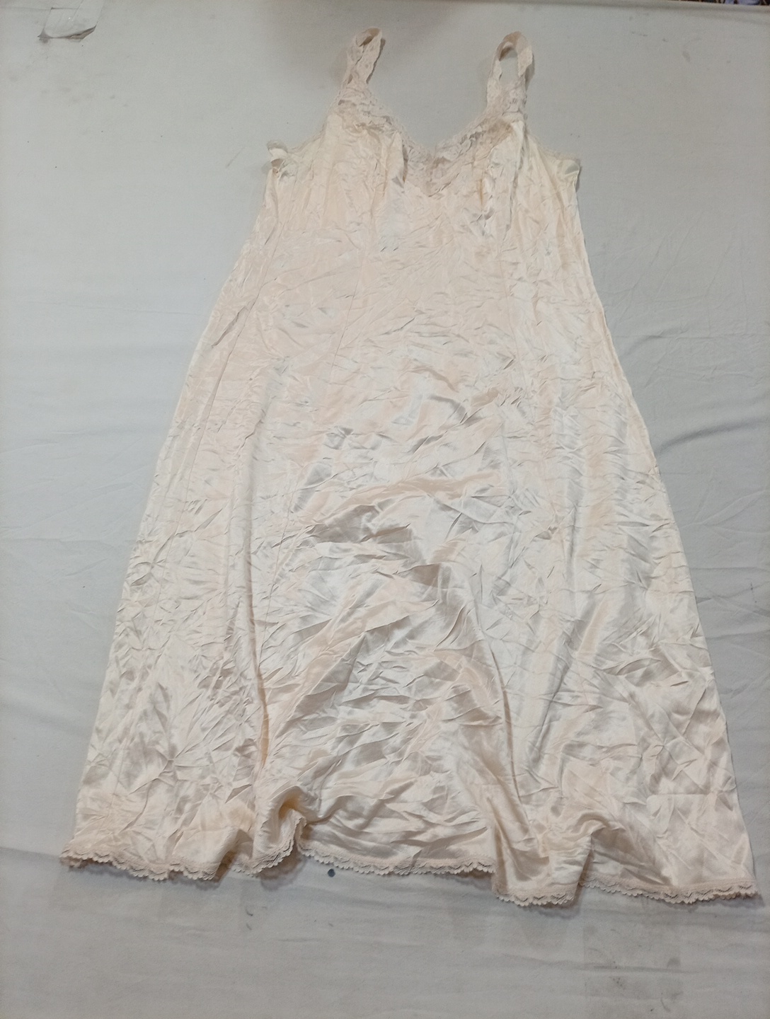 Damen Slip-Dress in Cremefarbe