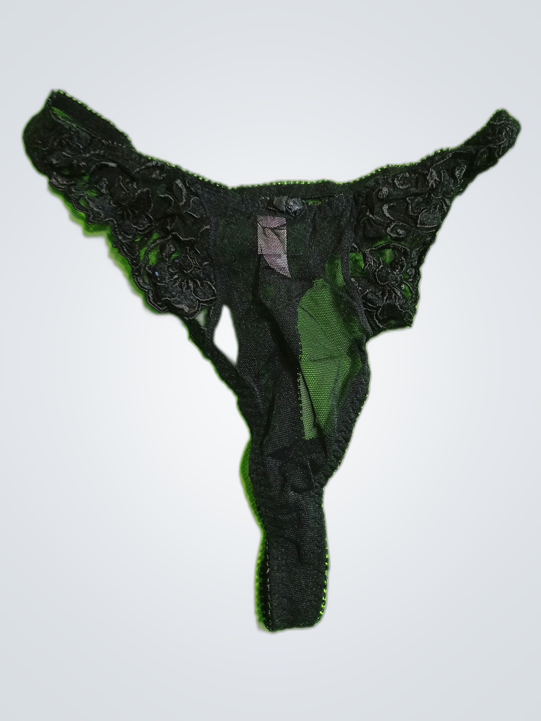 String en dentelle noire Victoria's Secret