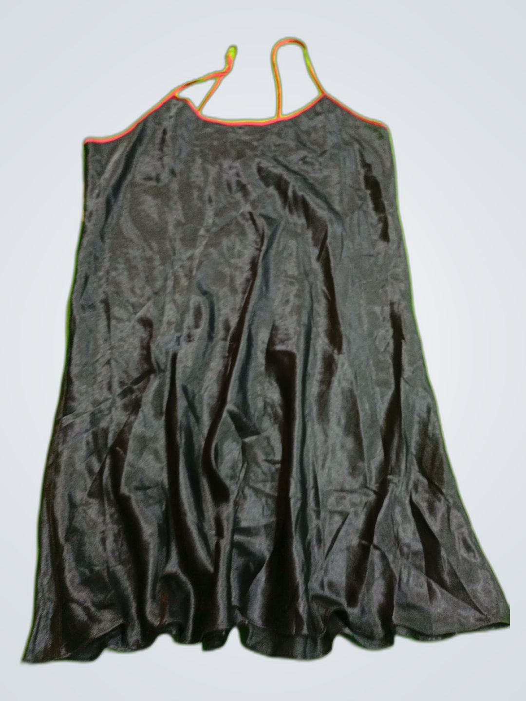 Camisola de Cetim Preta com Acabamento Vermelho