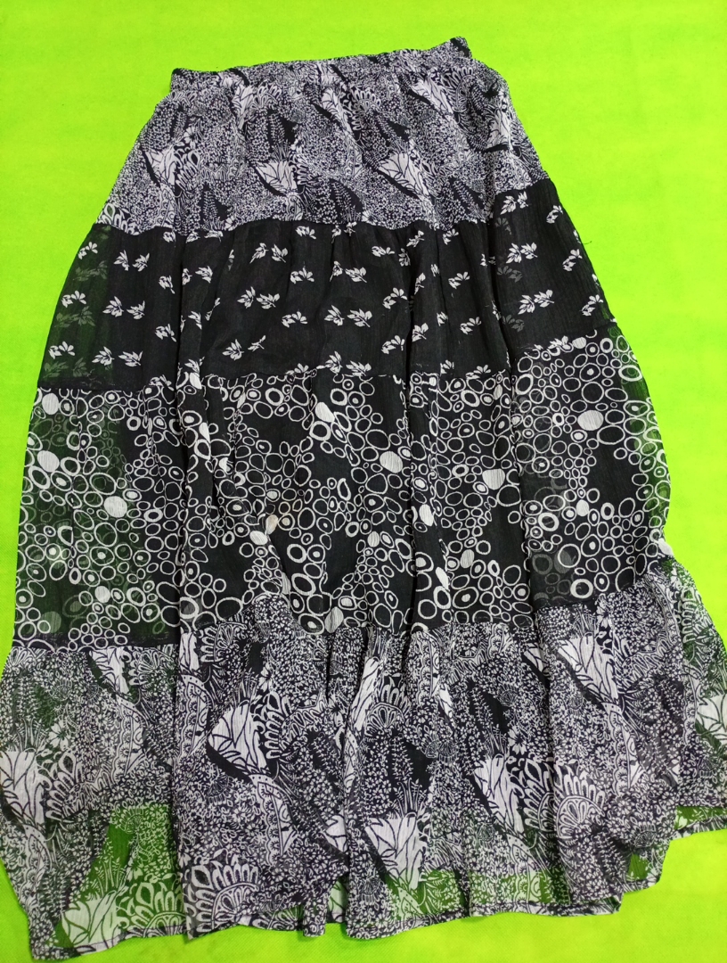 Gonna floreale bianca e nera