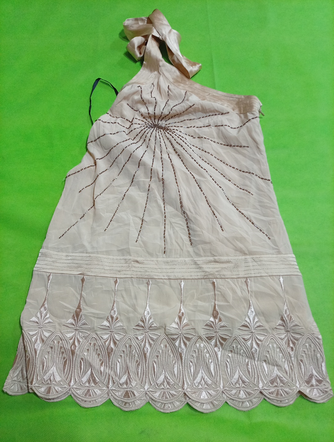 Robe beige à col halter