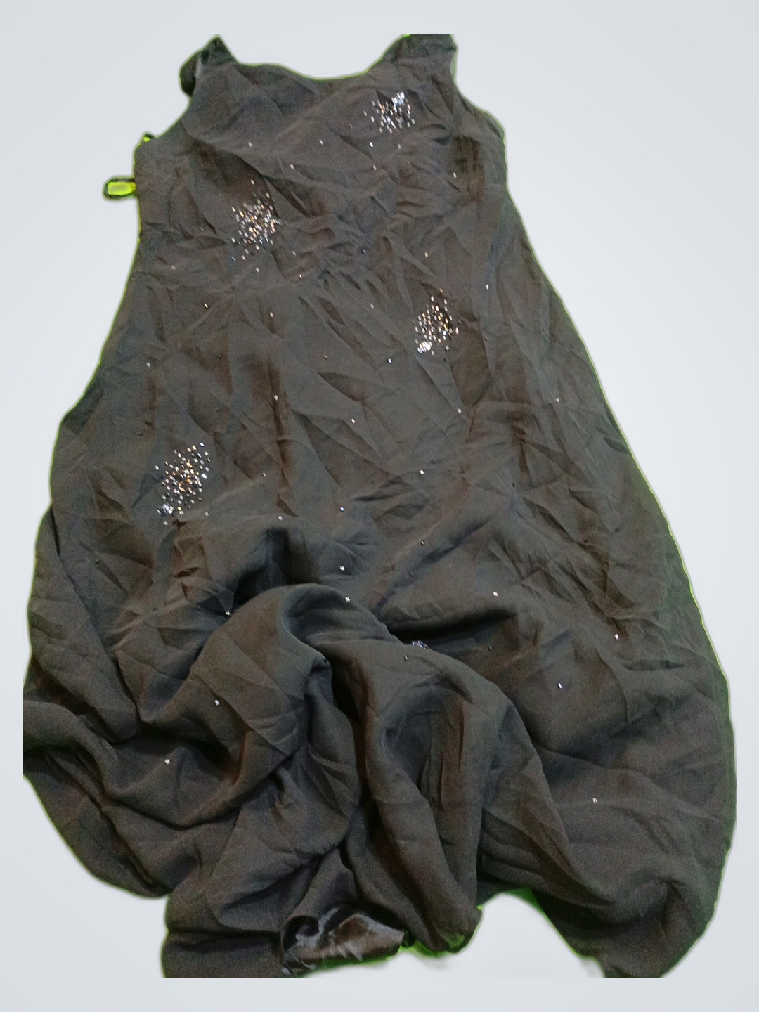 Schwarzes Abendkleid mit Pailletten