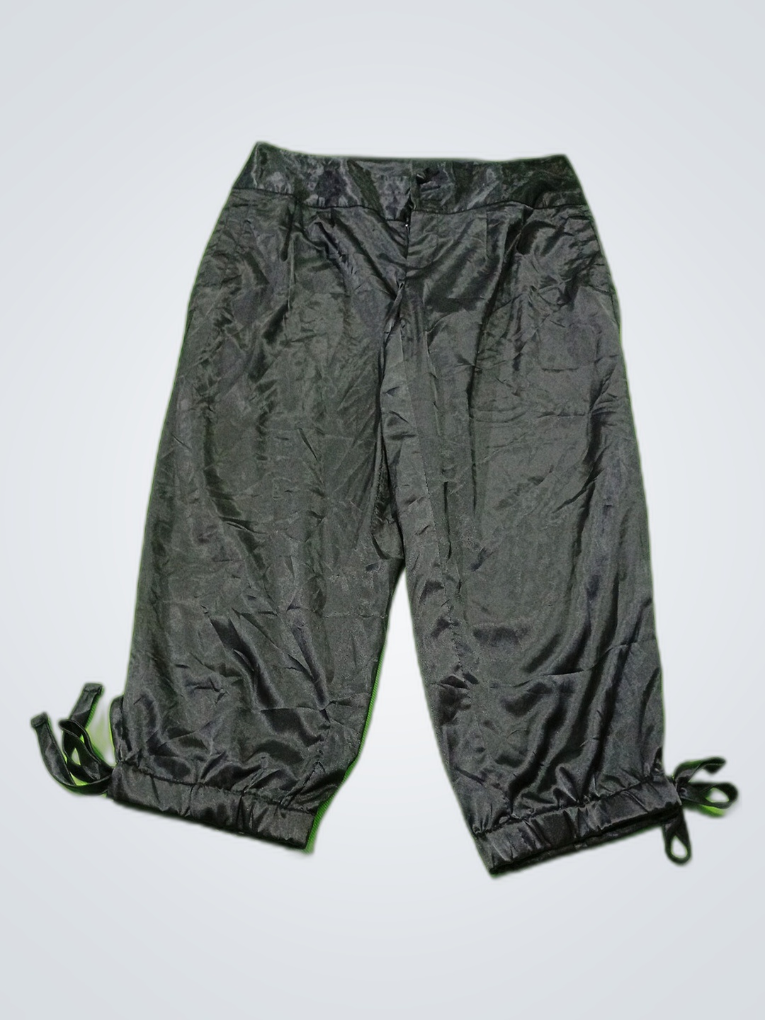 Pantolones Capri de satén negro sin marca