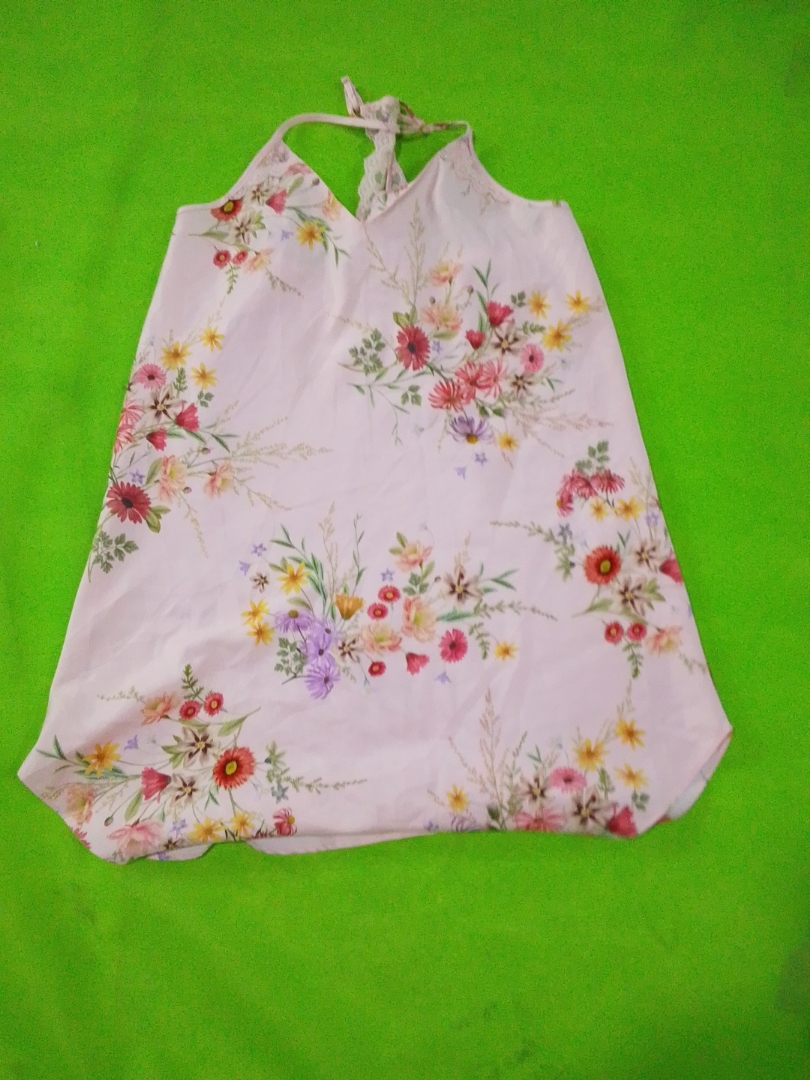 Vestido de tirantes floral sin marca