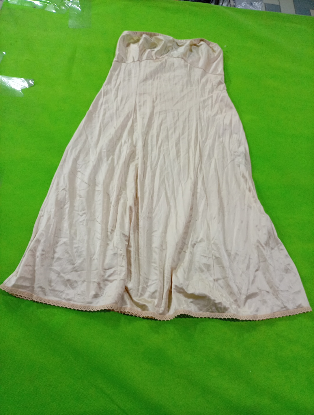 Vestido de tirantes sin hombros