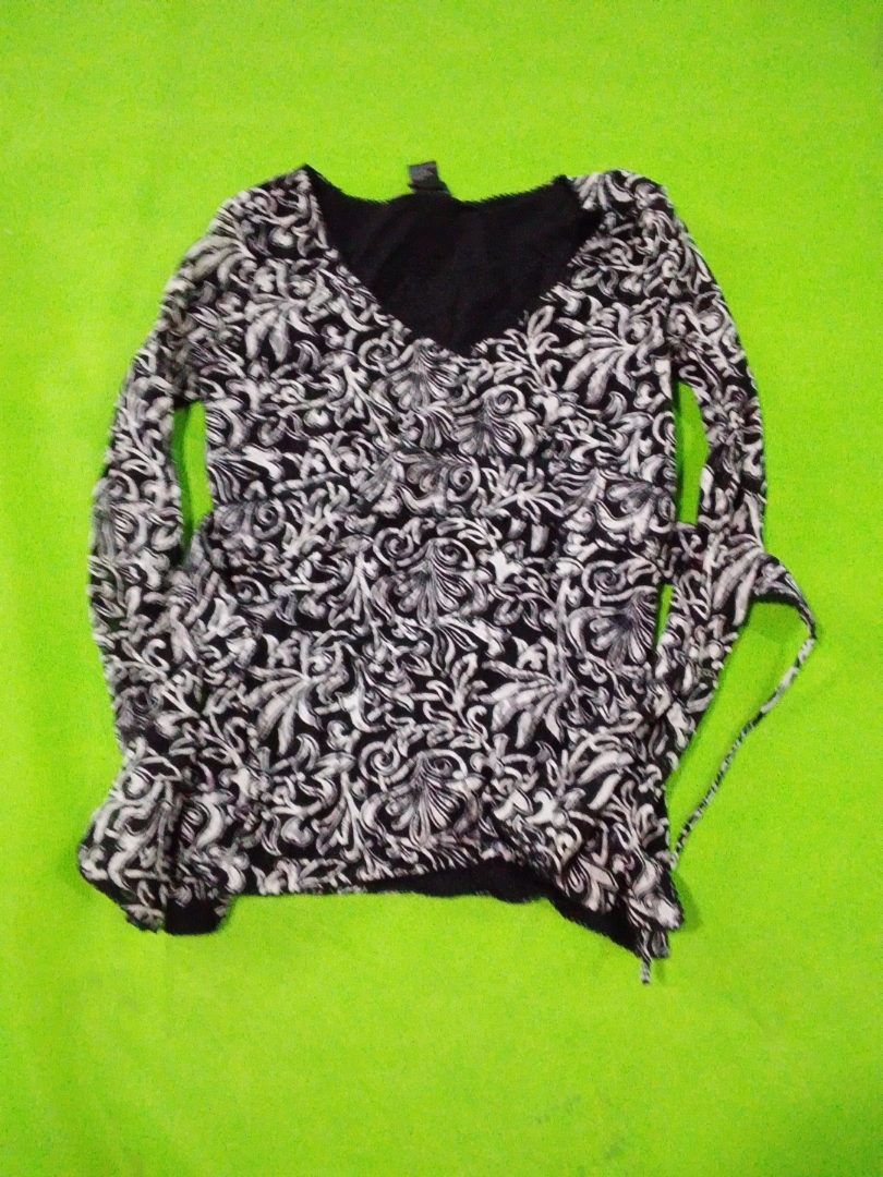 Blusa de cuello en V estampada I.N.C International..