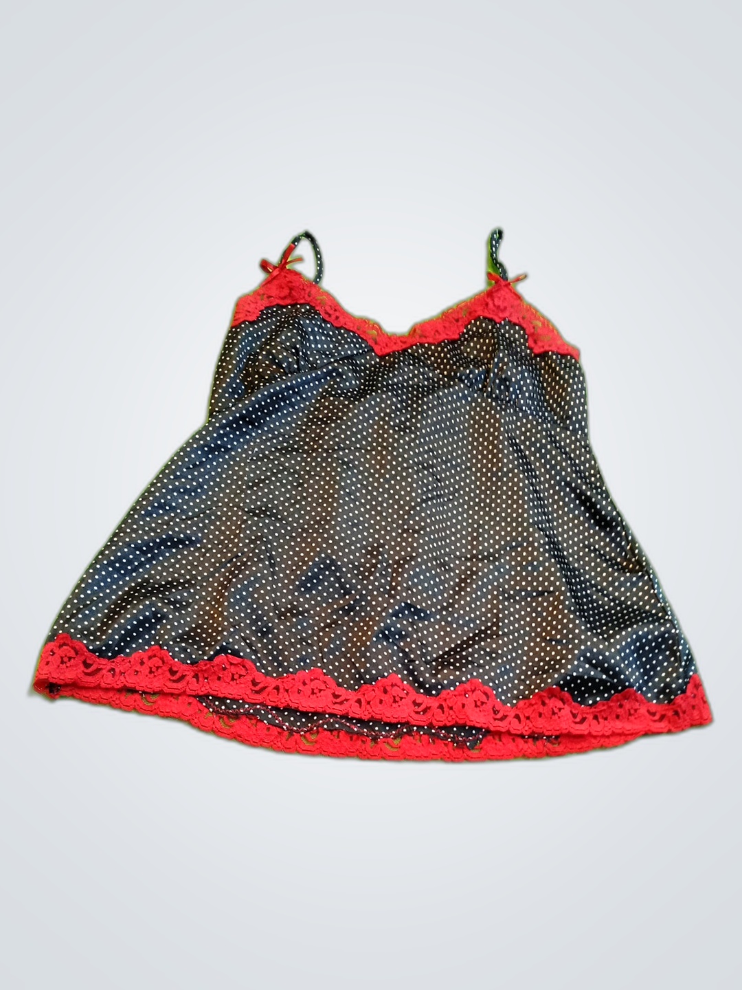 Top de satén con encaje negro