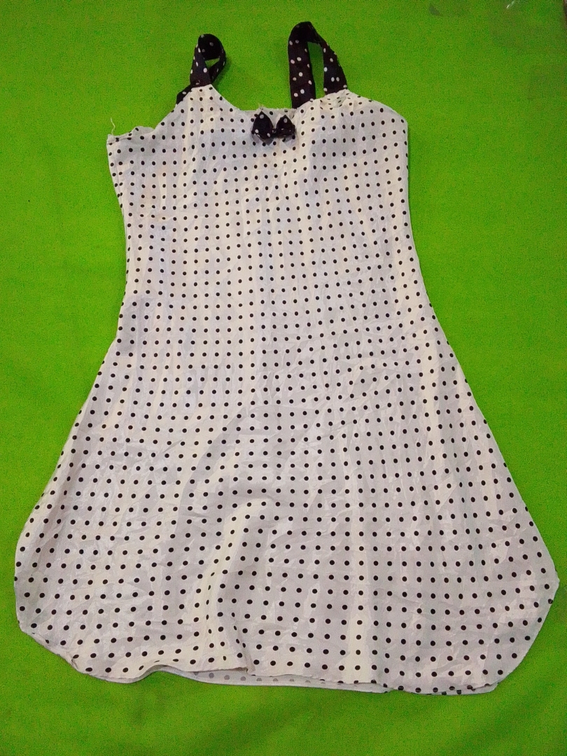 Vestido mini de tirantes con lunares blancos de Victoria's Secret