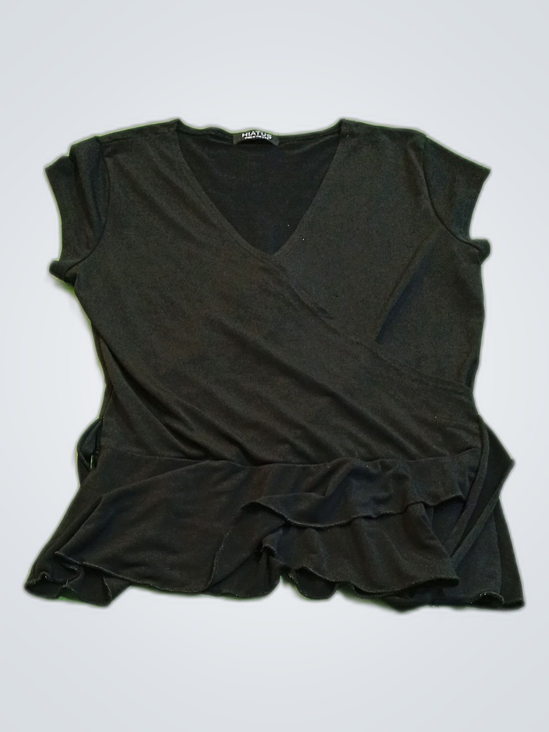 ハイアタス ブラック ラッフル ラップ ブラウス