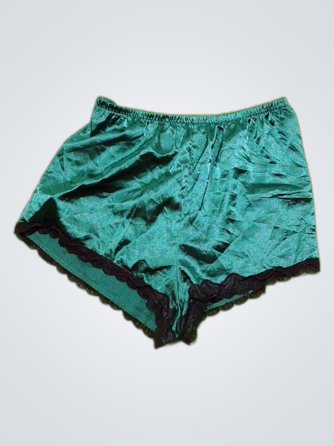 「ブランドなしのグリーンサテンレーストリムショーツ」