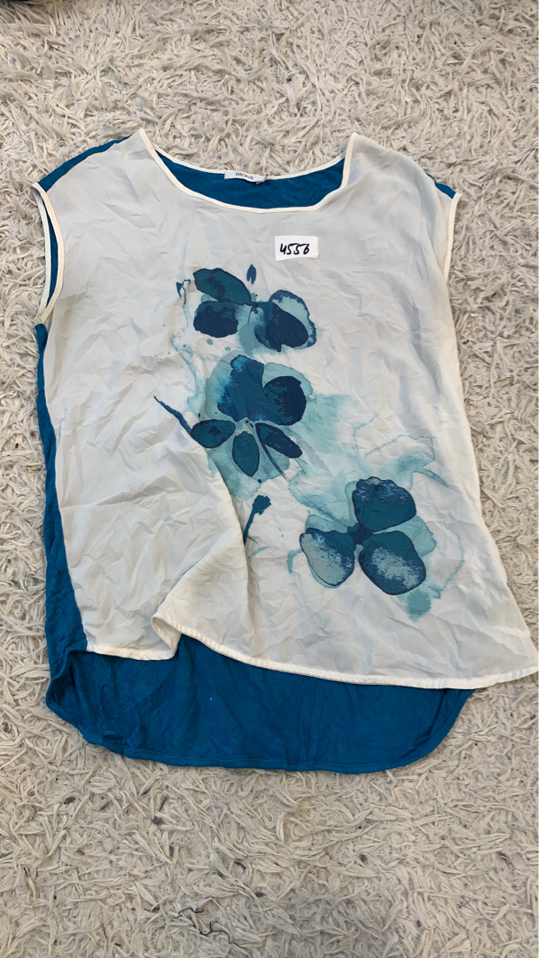 Top sin mangas de estampado floral de Ricki