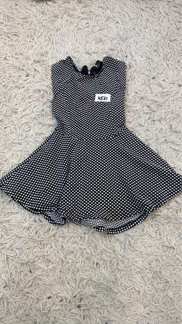 Robe mini à pois noirs et blancs Forever 21