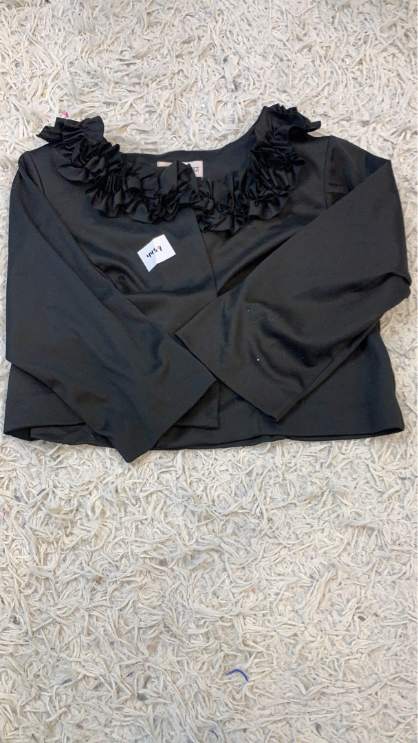Schwarze Rüschensaumkragenjacke