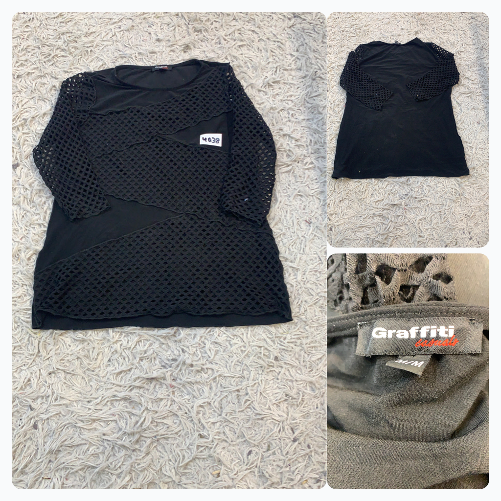 Top con detalle de malla negra