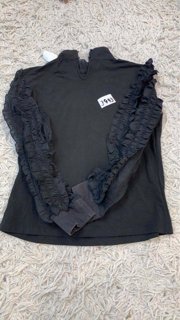 Una historia de amor camiseta negra de manga larga..